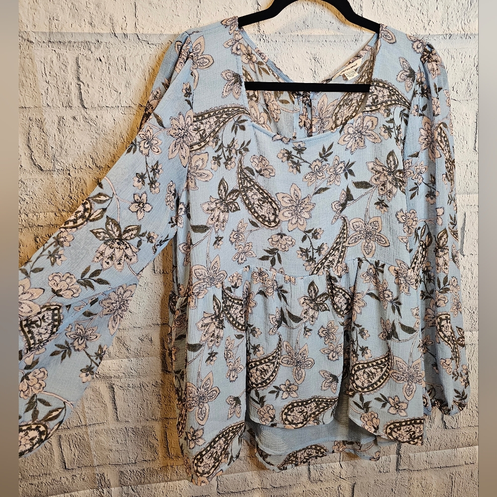 AMERICAN EAGLE Outfitters BLOUSE WITH RIBBONS ON THE BACK